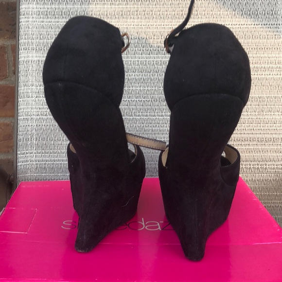 Shoes - Picture 4 of 4